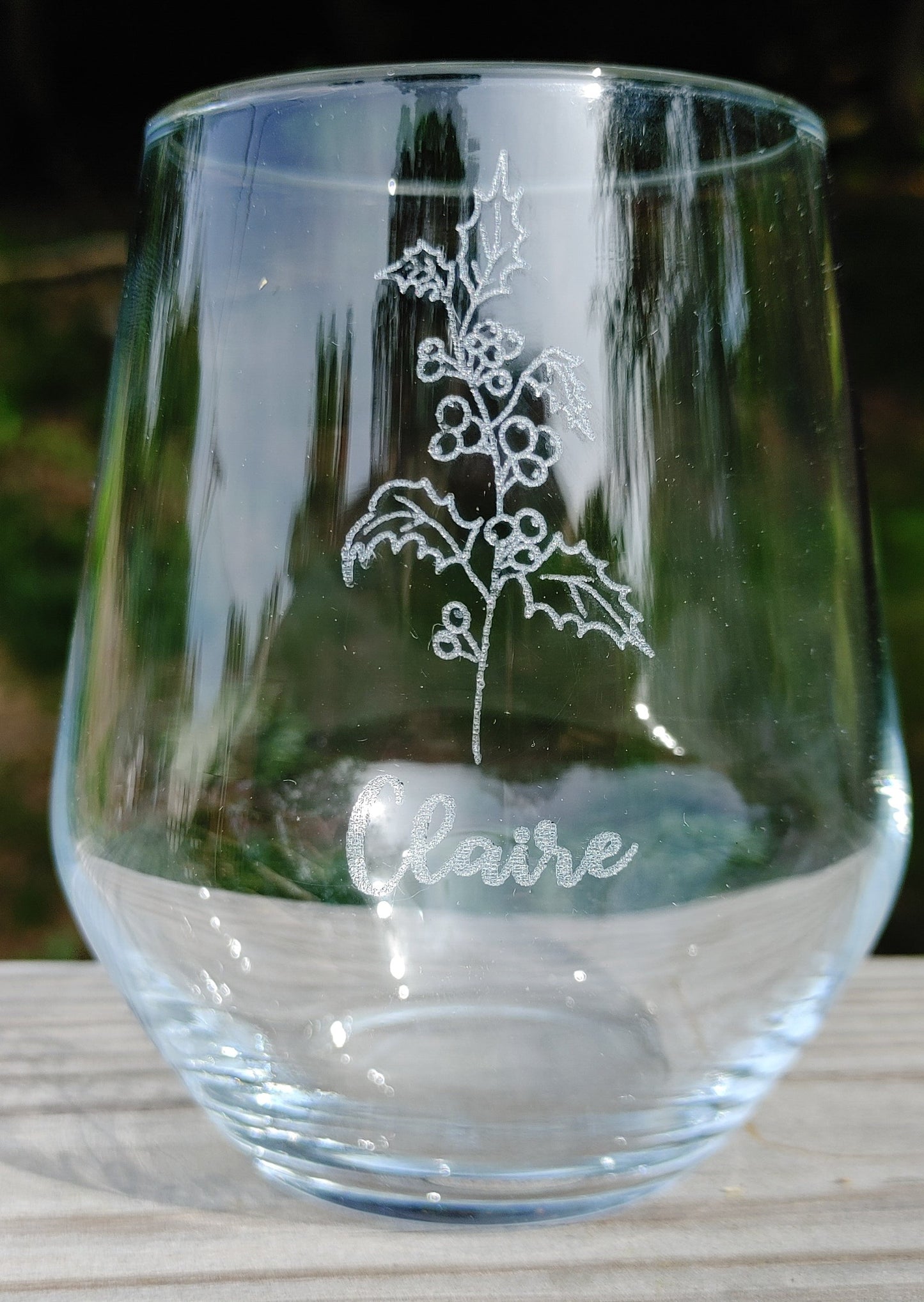 Engraved Elegance: Personalized 15oz. Stemless Wine Glass